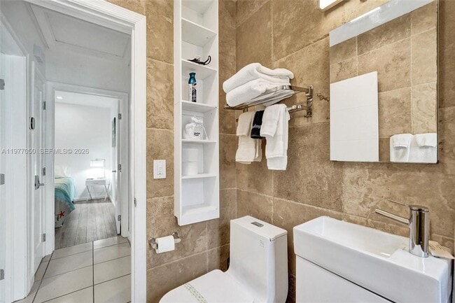 Building Photo - 3305 NE 16th Ct