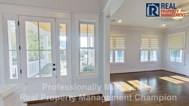 Building Photo - Exquisite Executive Home in Autumn Hall