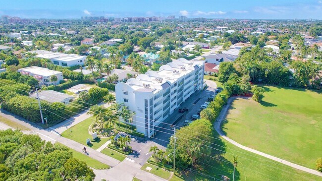 Building Photo - 601 N Ocean Blvd