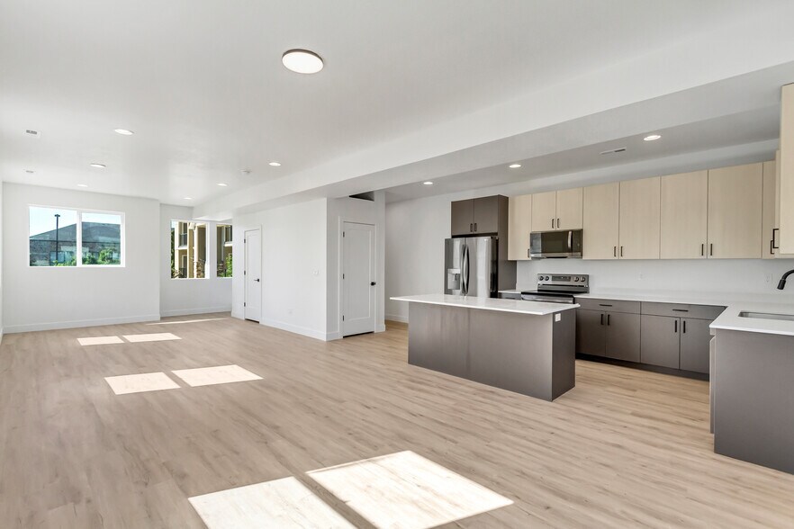 Building Photo - 5913 Wasatch Dr