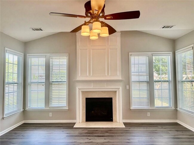 Building Photo - 697 Oracle Dr NE