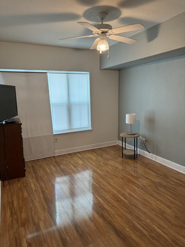 Building Photo - 204 E South St