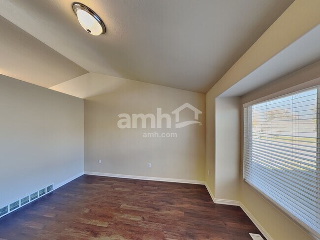 Building Photo - 1991 W 550 N