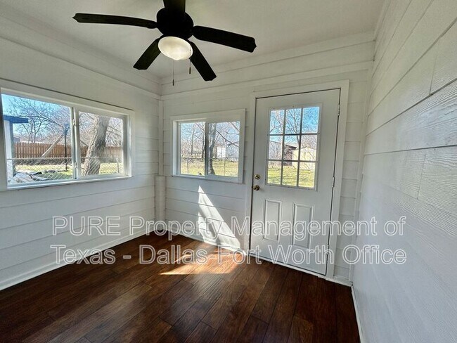 Building Photo - 208 W Franklin Ave