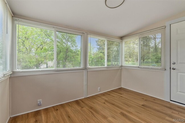 Building Photo - 637 Karess Dr