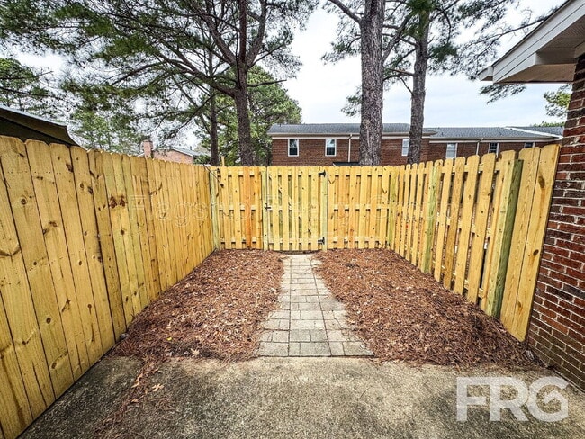 Building Photo - 102 David Dr