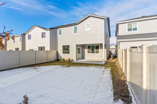 Building Photo - Beautiful 4bd/2.5ba Home in the Moxie Ridge Community!