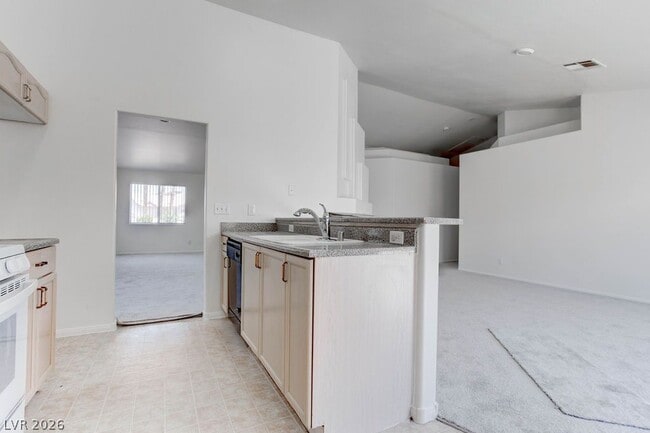 Building Photo - 4579 Canna Dr
