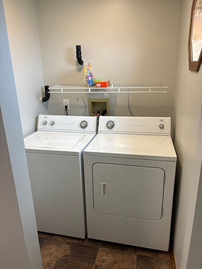 Building Photo - Charming 3BR Townhome in Pittsburgh