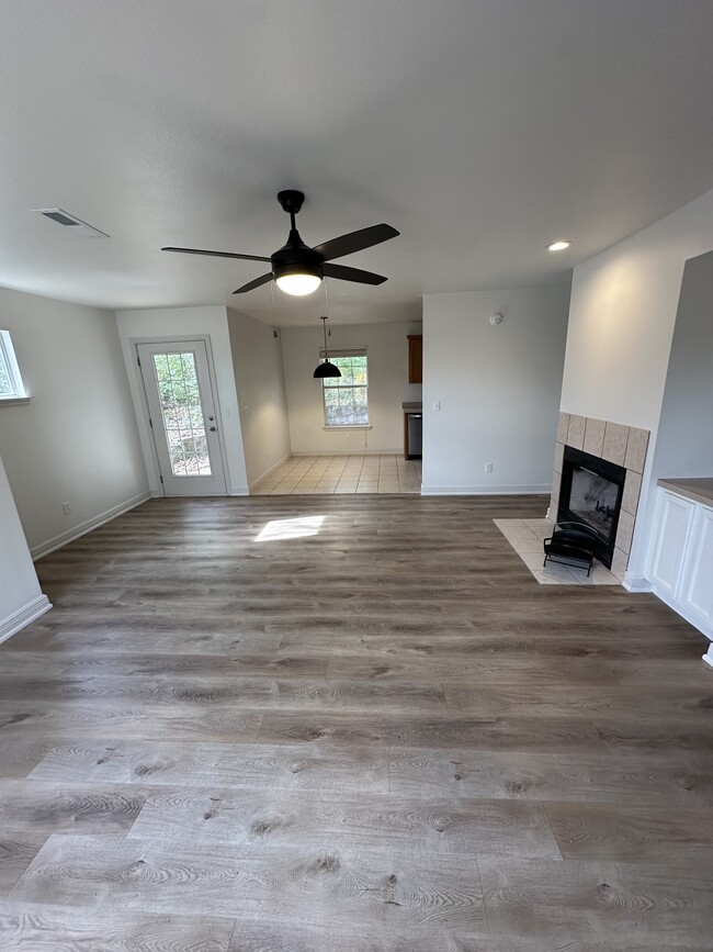 Building Photo - 3127 N Kensington Ct