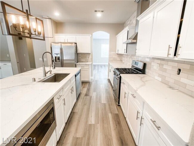 Building Photo - Coming Soon 8/1/25 - Beautiful Summerlin P...