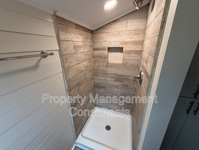 Building Photo - 425 Bainbridge Loop