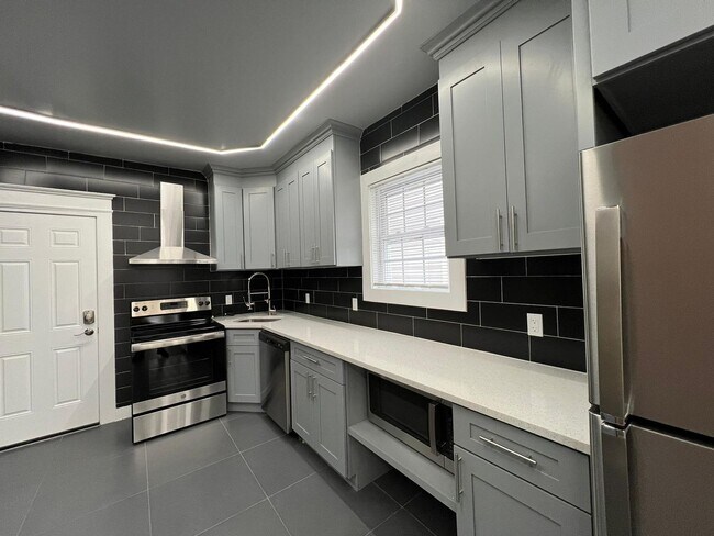 Building Photo - 423 Shelton Ave