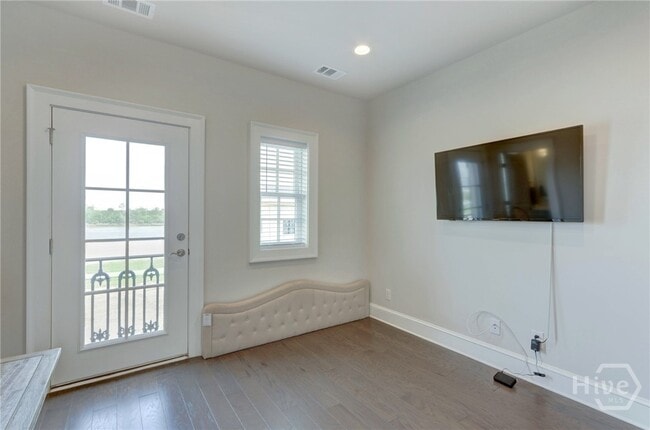 Building Photo - 433 Port St