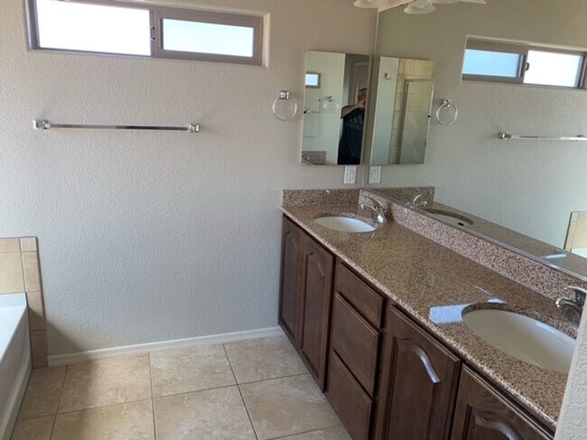 Building Photo - 4638 Tranquility St