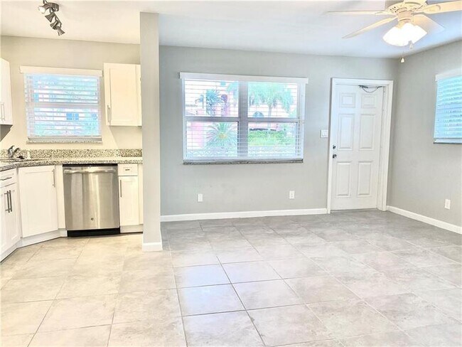 Building Photo - 2121 N Ocean Blvd