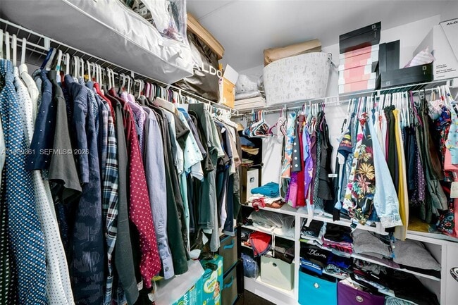 Building Photo - 300 S Biscayne Blvd