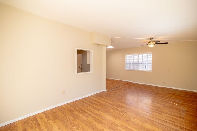 Building Photo - 932 Oak Glen Ln