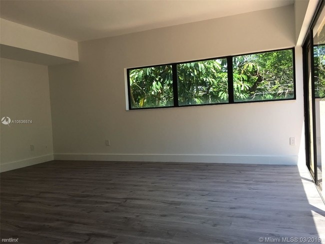Building Photo - 2 br, 2.5 bath  - Brickell Forest Condo