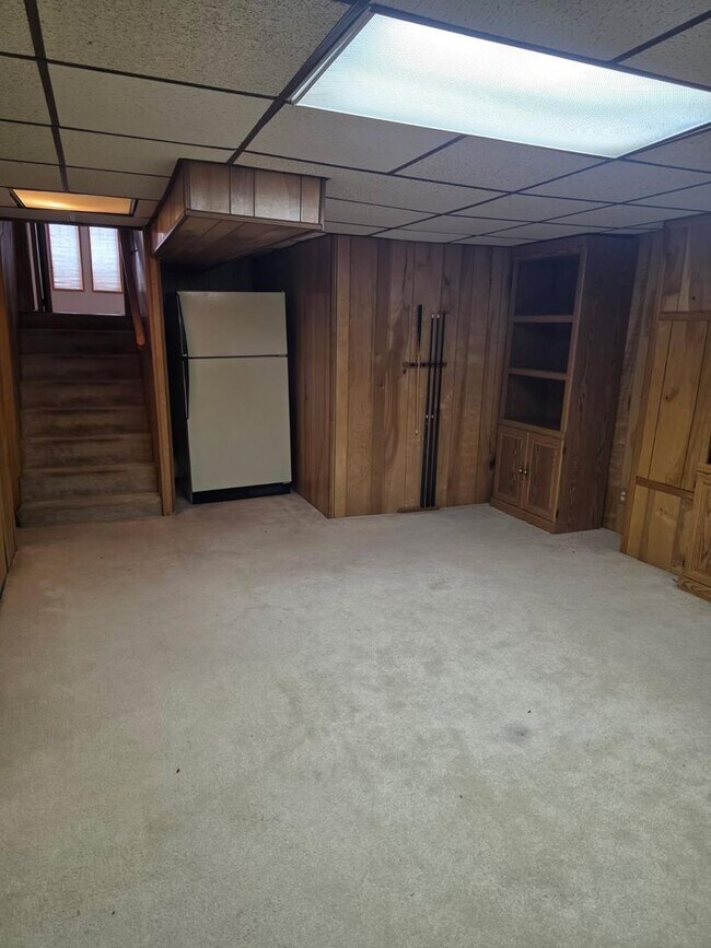 Building Photo - 812 Leeds Ln