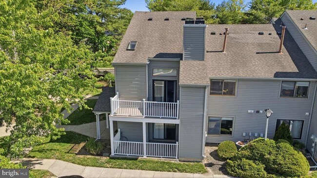 Building Photo - 1310 Roberts Way