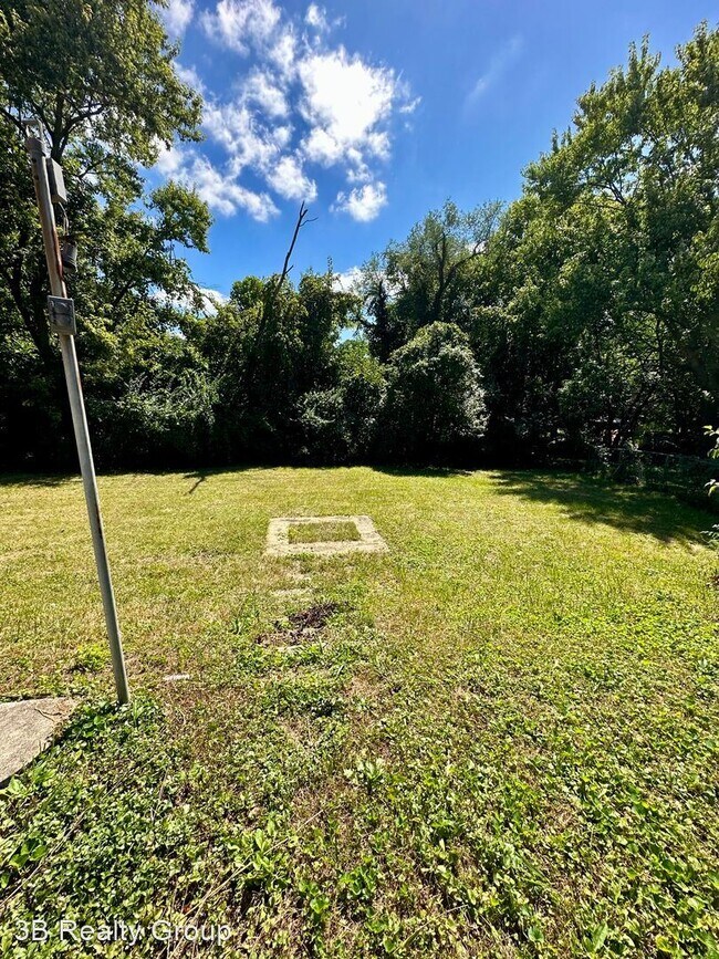 Building Photo - 3 br, 1.5 bath House - 8240 Royal Heights Dr.