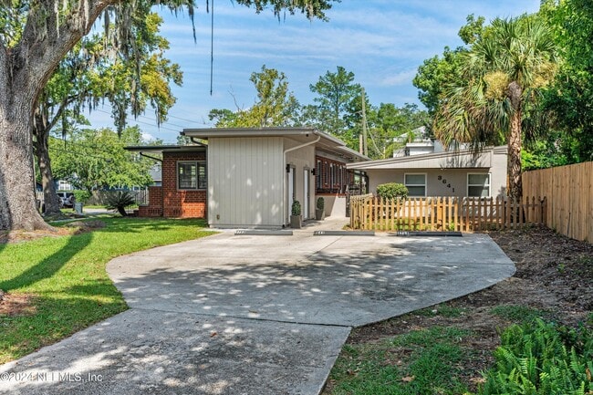 Building Photo - 1751 Dancy St