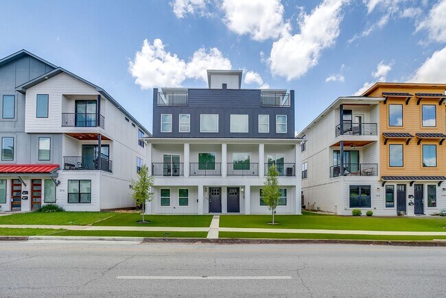 Building Photo - 3226 Forest Park Blvd