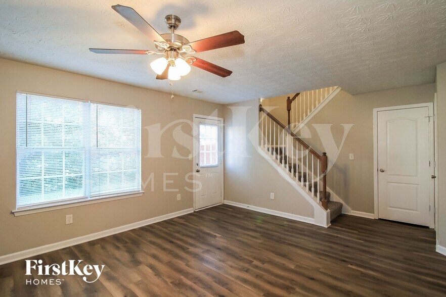 Building Photo - 7424 Garnet Dr