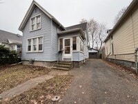 Building Photo - 4 Bedroom 2 Bath Single Family Home W/Garage!