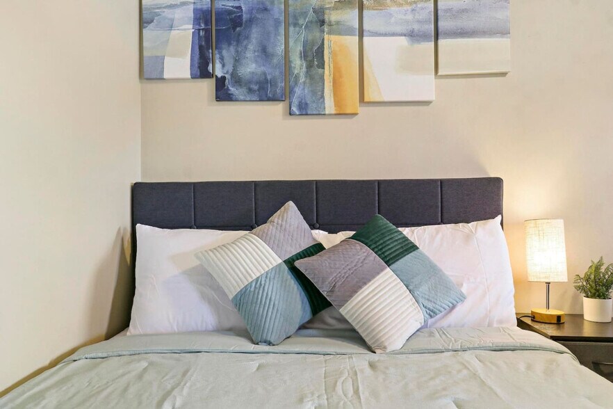 Building Photo - 5009 Columbia Ave