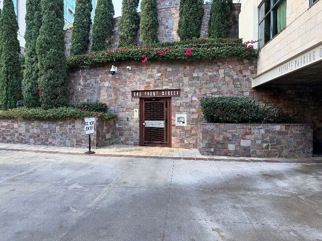 Building Photo - 654 Front St