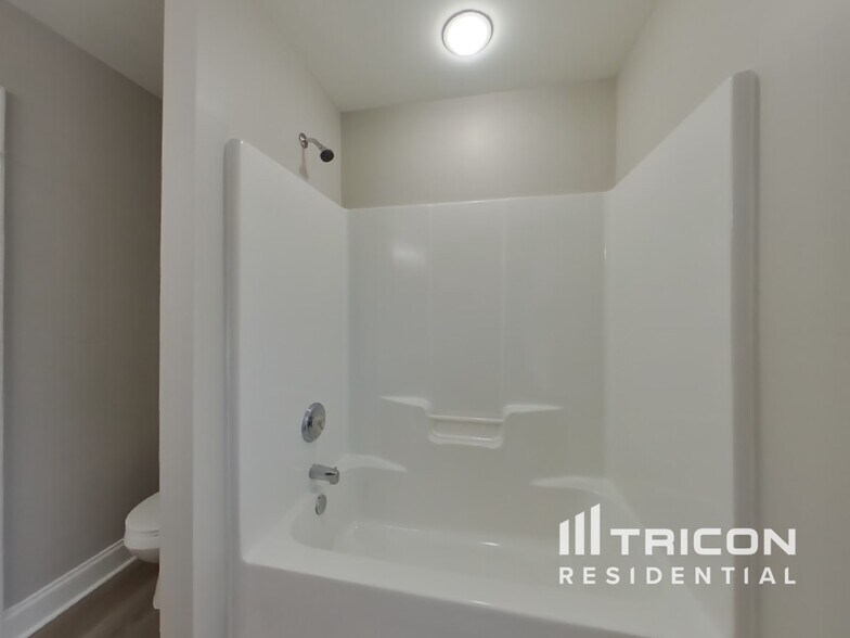 Building Photo - 2457 Terra Dr