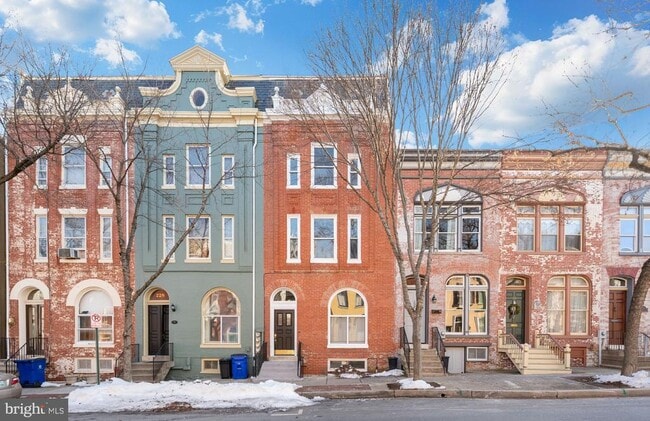 Building Photo - 230 S Market St