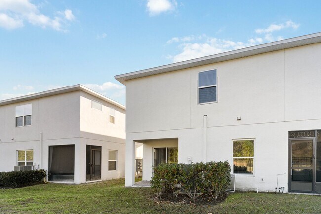 Building Photo - Like New 4/3 Townhome in Gated Community W/ Community Pool