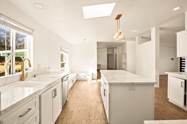 Building Photo - 62851 Aberdeen Dr