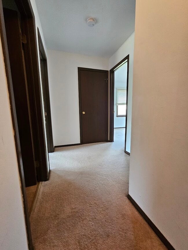 Building Photo - 915 Southgate Dr
