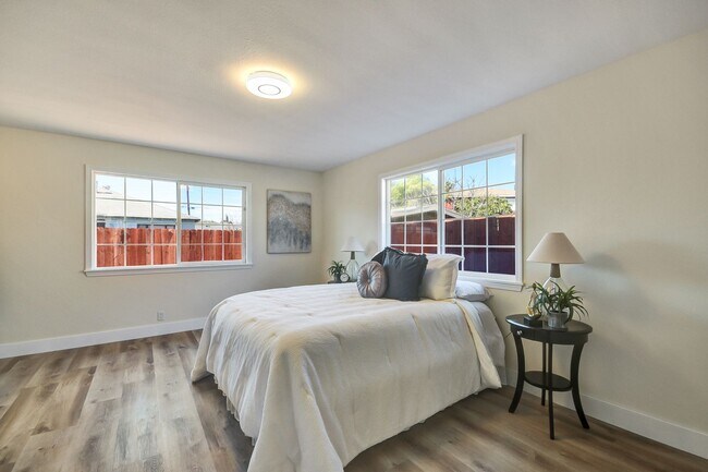 Building Photo - Beautifully Remodeled 3 Bedroom Home Near Stanford & Major Tech Campuses!