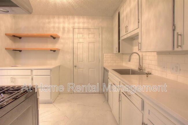 Building Photo - 1331 E 43rd St