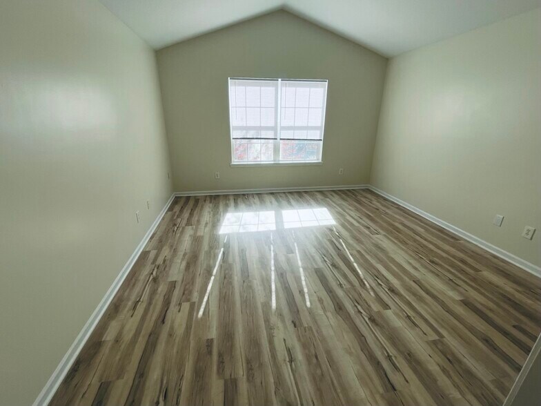 Building Photo - 506 Beals St