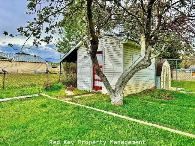 Building Photo - Utah Ave Triplex #2