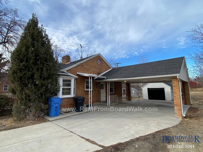 Building Photo - Charming 3 Bedroom in Sugar House!