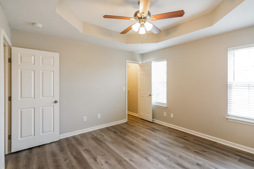 Building Photo - 8022 Logan Dr