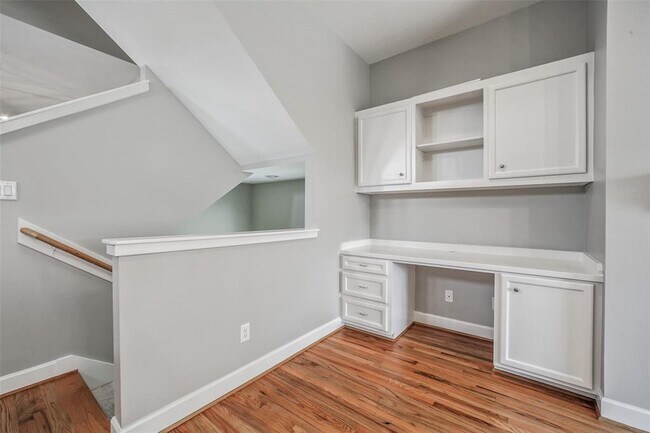 Building Photo - 3662 Main Plaza Dr