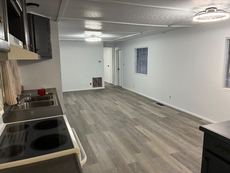Building Photo - 1010 Cedar Dr
