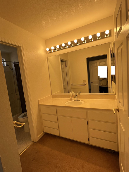 Master Bathroom - 1159 La Rochelle Terrace