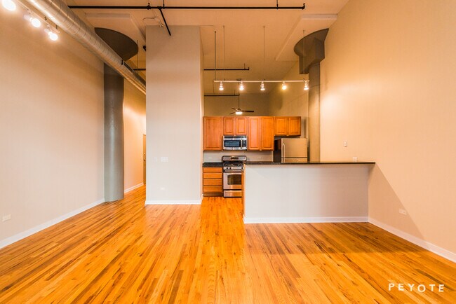 Building Photo - 1224 W Van Buren St