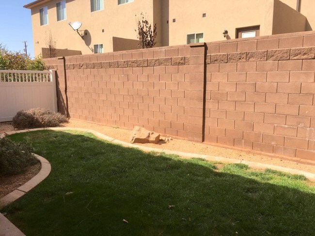 Building Photo - 74 W 100 S