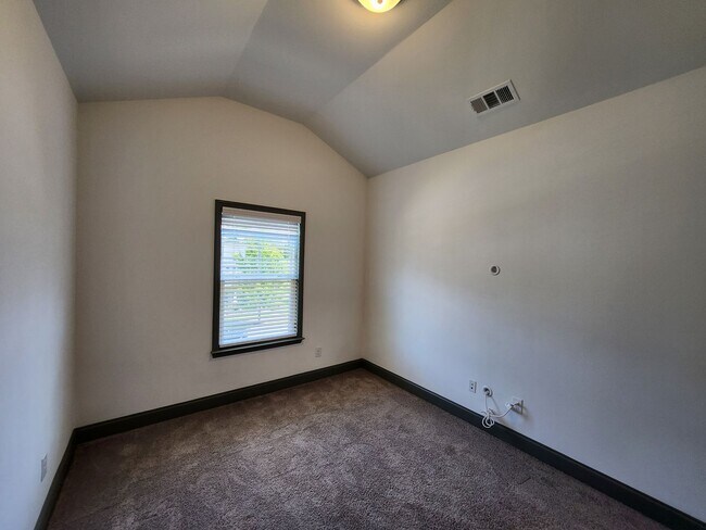 Building Photo - 5814 Whispering Pnes Wy