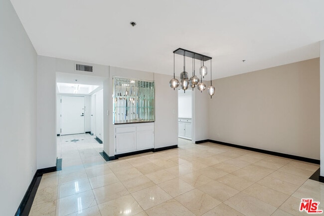Building Photo - 10660 Wilshire Blvd